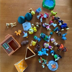 Paw Patrol Colorful 35 Piece Figurine Toy Set